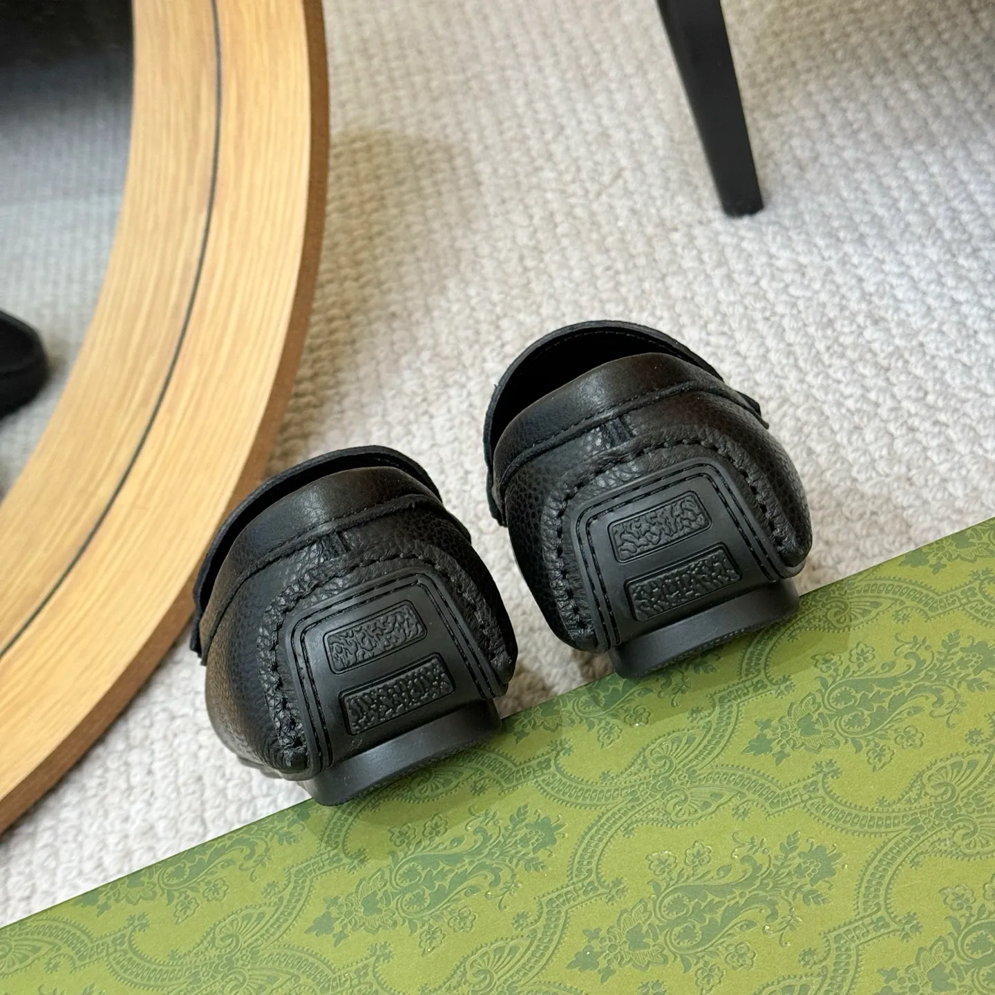 Men's shoes 💰420 (Yangli) Gucci* - the top version of Gucci classic beanie shoes! It is made of imported original cowhide and has a comfortable first layer of sheepskin lining! Original wear-resistant rubber outsole! High quality products! Size 38-46, with shoe dial, cloth bag, card